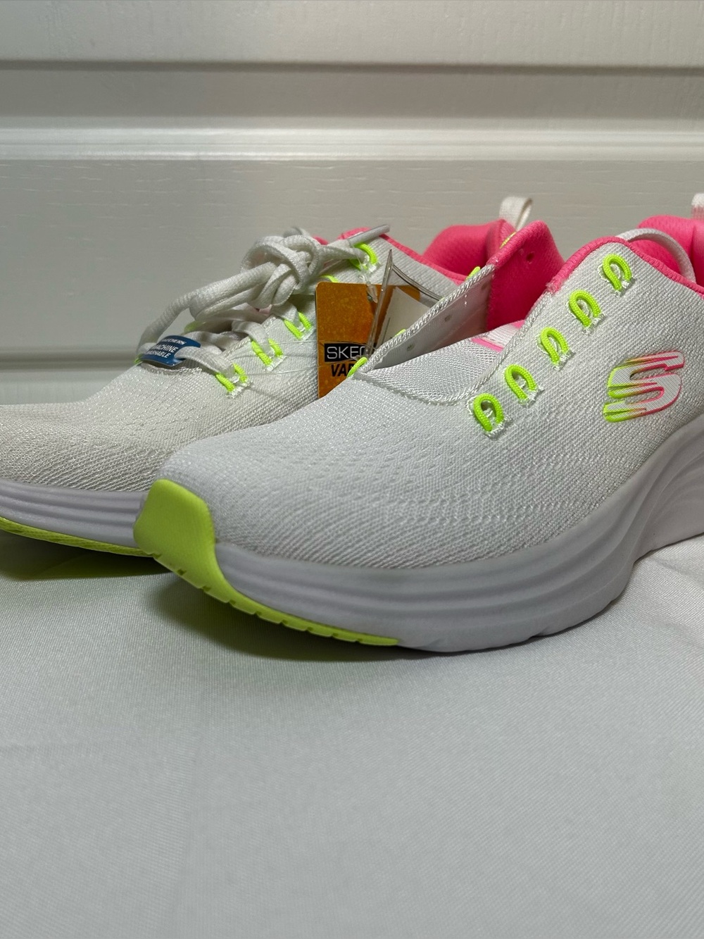 Skechers Women’s White Sneakers Neon Pink Lime Green Accent Memory Foam Sz 8